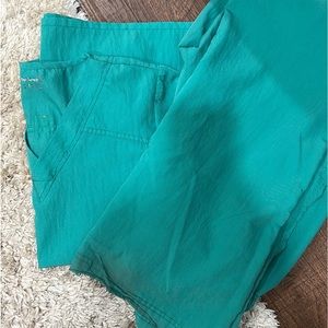 Women’s size medium, regular length, “Wonder wink-4 stretch” scrubs. Smoke free.